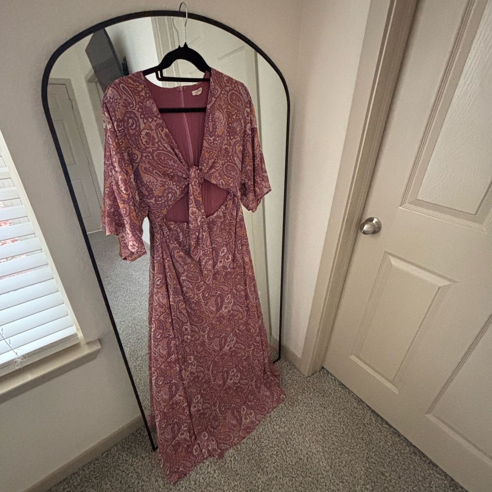 En Creme Pink and Purple Paisley Maxi Dress